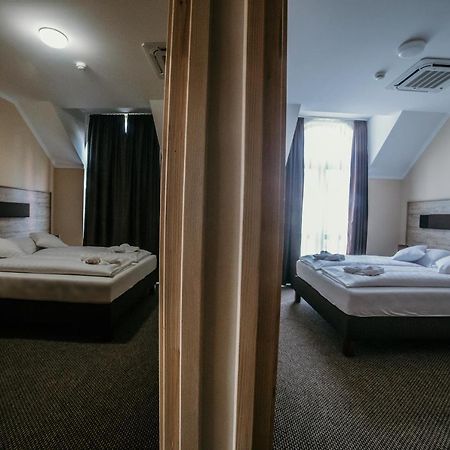 Cedrus Club Hotel Balassagyarmat Экстерьер фото