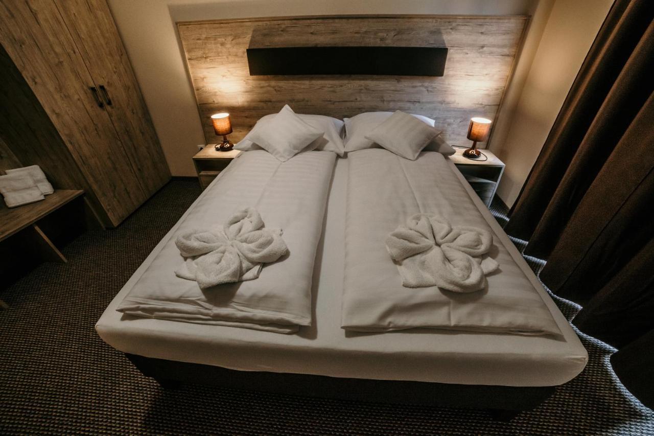 Cedrus Club Hotel Balassagyarmat Экстерьер фото