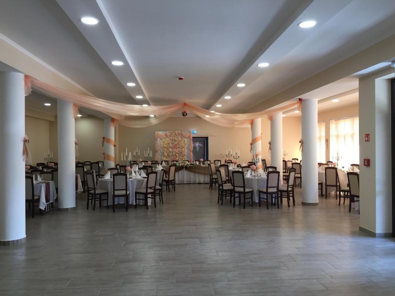 Cedrus Club Hotel Balassagyarmat Экстерьер фото