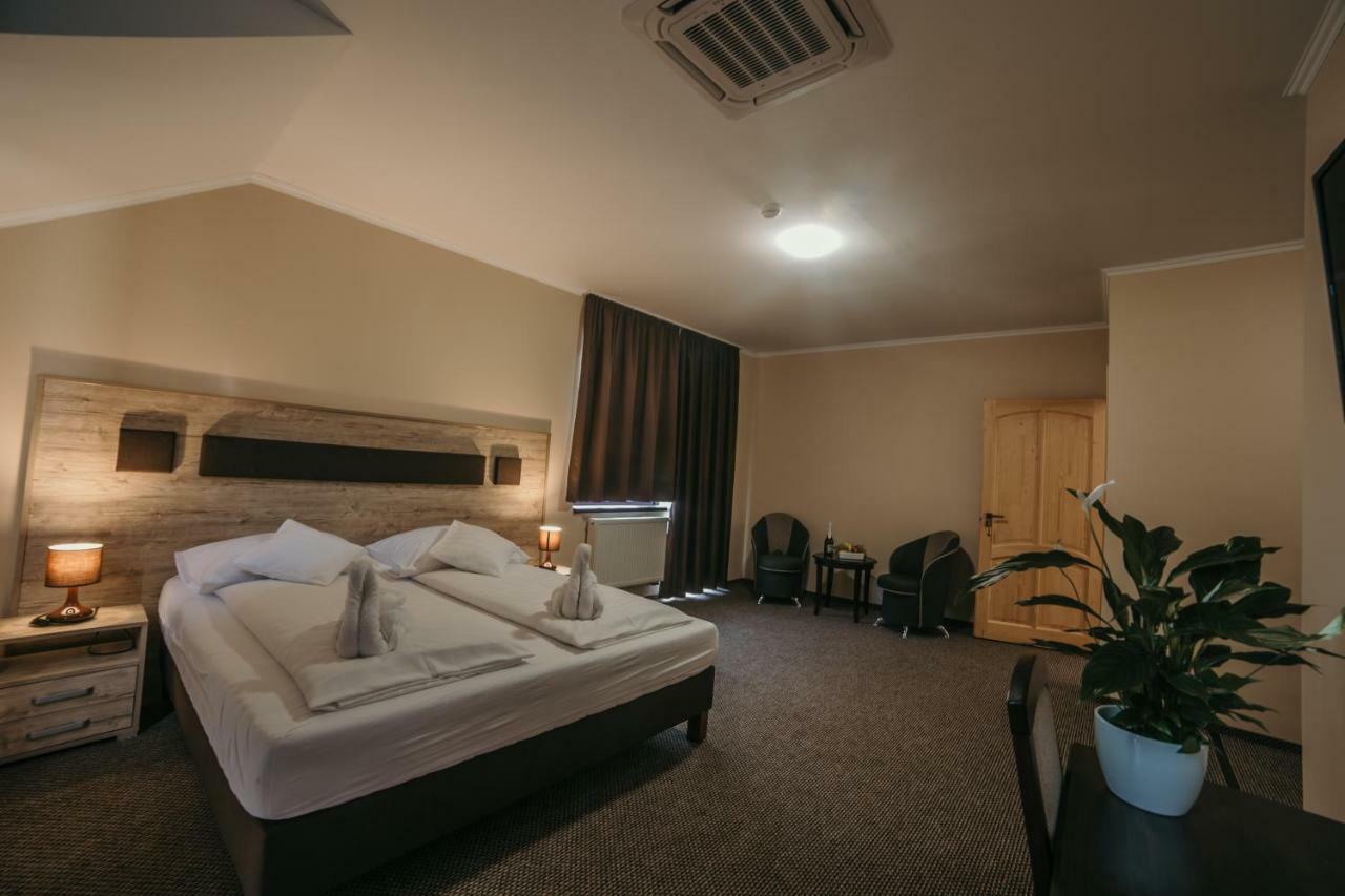 Cedrus Club Hotel Balassagyarmat Экстерьер фото