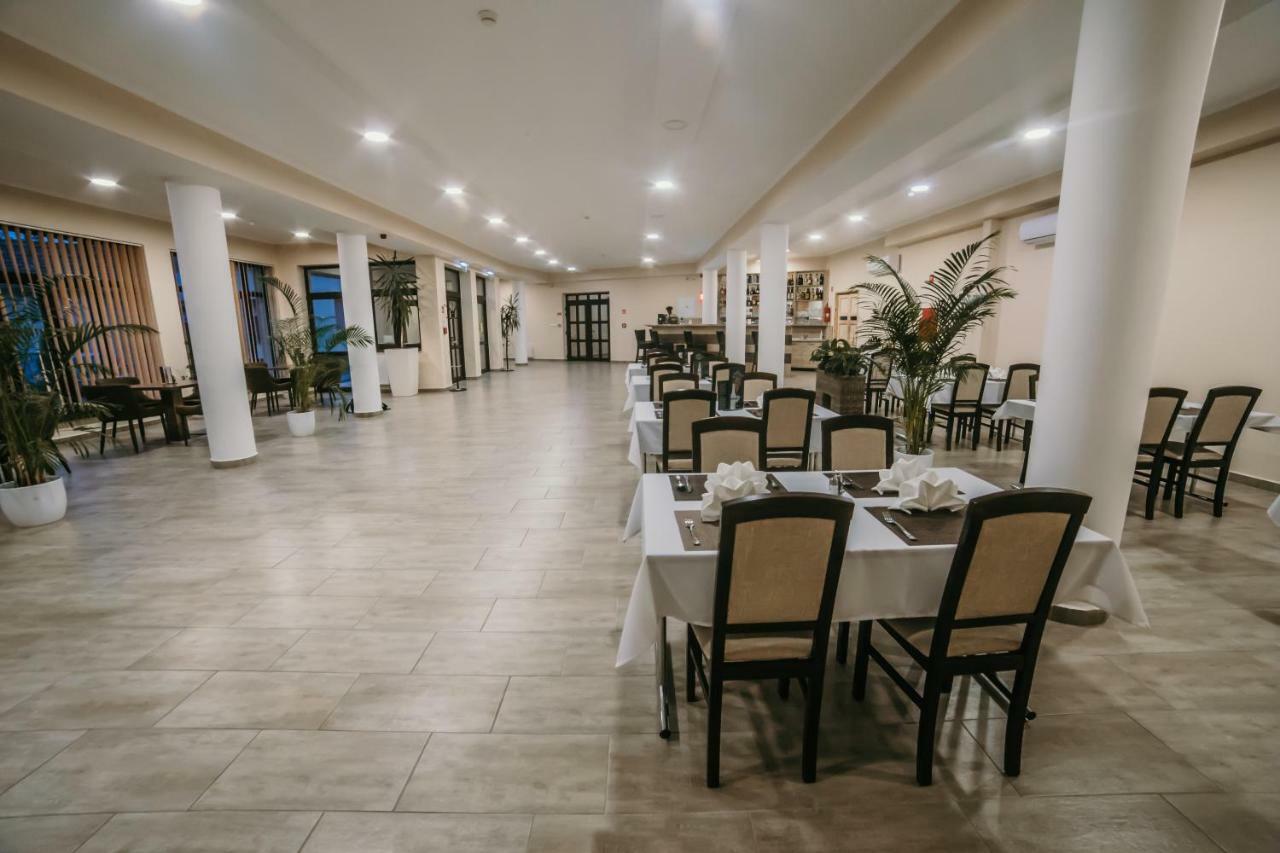 Cedrus Club Hotel Balassagyarmat Экстерьер фото