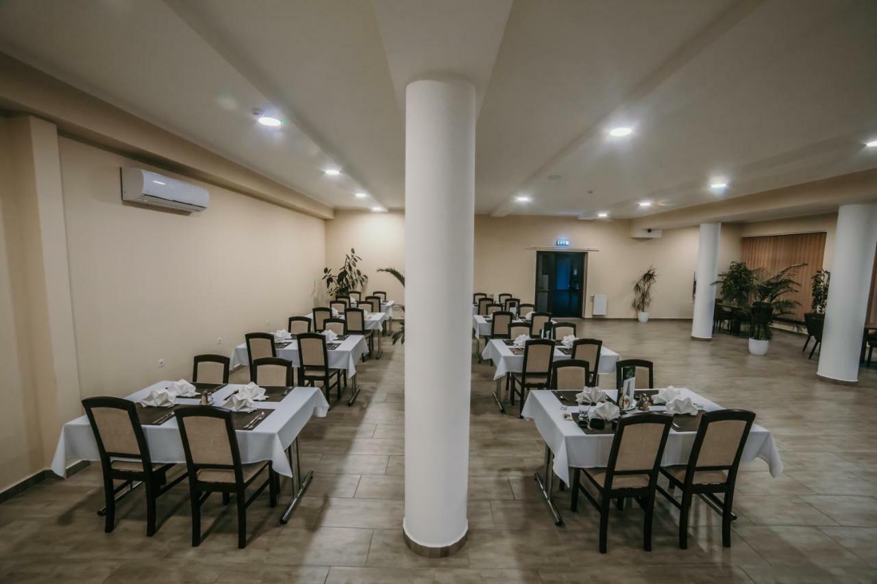 Cedrus Club Hotel Balassagyarmat Экстерьер фото