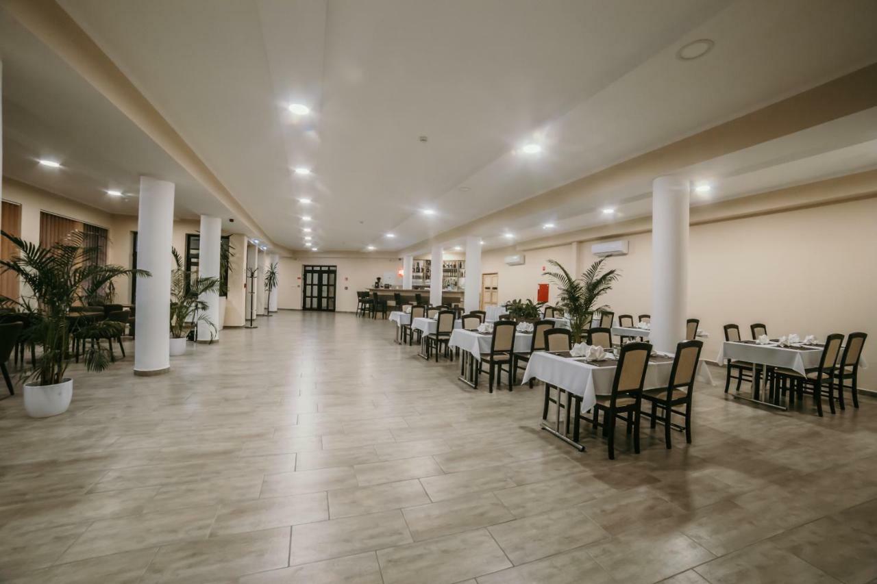 Cedrus Club Hotel Balassagyarmat Экстерьер фото
